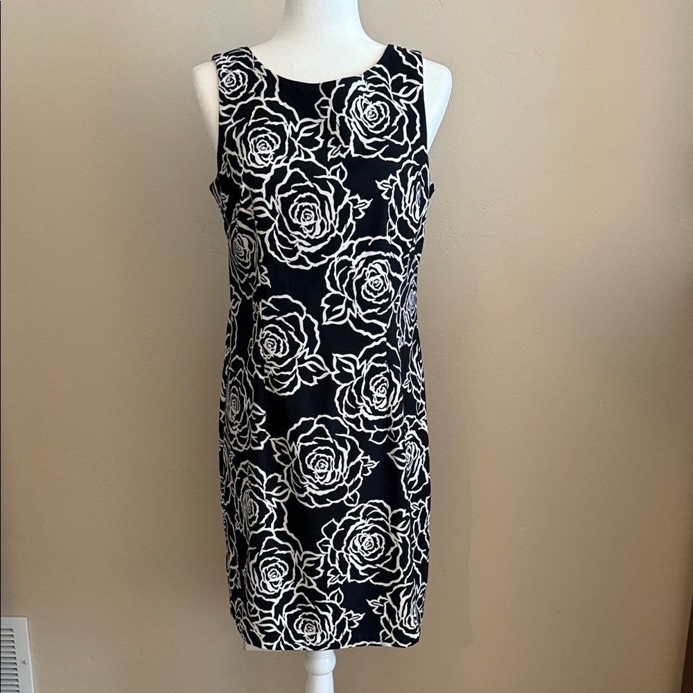 AGB DRESSES Womens size 10 sleeveless black fitted dress with white floral decor